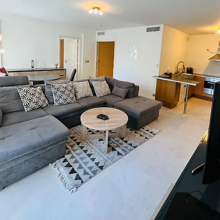 Hotel apartamentowy Carlton Riviera 4*