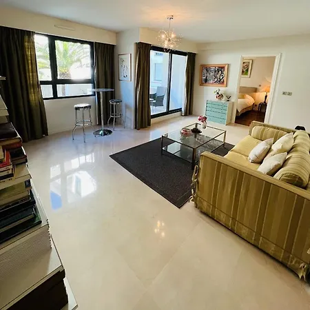 Hotel apartamentowy Carlton Riviera