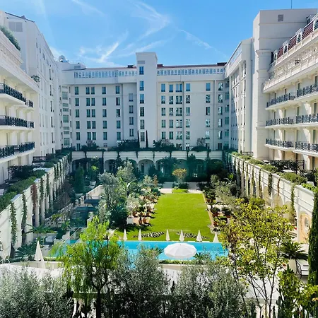Carlton Riviera