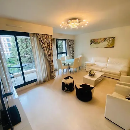 Carlton Riviera Hotel apartamentowy Cannes