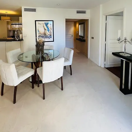 Hotel apartamentowy Carlton Riviera 4*